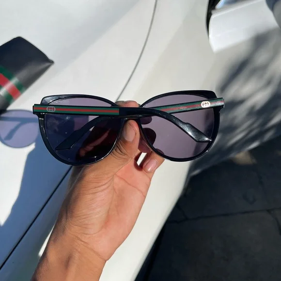 Gucci Black Web Sides Sunglasses - Picture 3 of 6